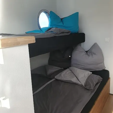 보트호텔 Mobiles Hausboot El'milia Mit Eigener Ankerboje Auf Dem Braunsbedra