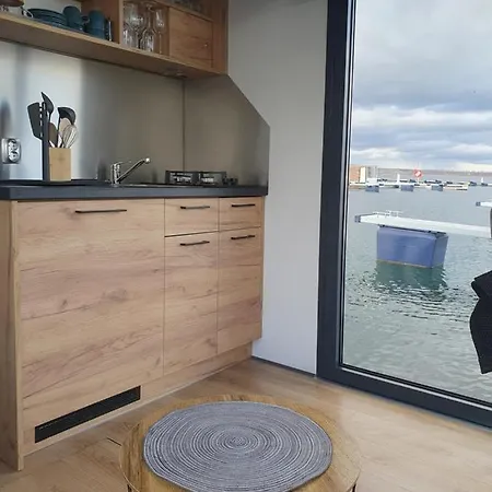 Mobiles Hausboot El'milia Mit Eigener Ankerboje Auf Dem * Braunsbedra