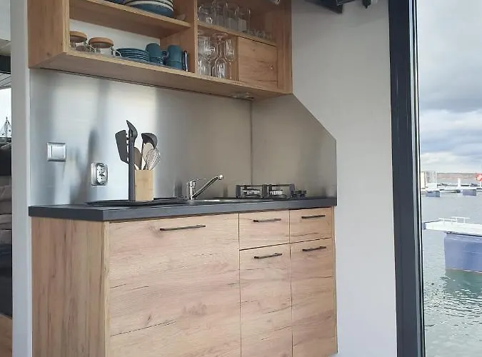 Mobiles Hausboot El'milia Mit Eigener Ankerboje Auf Dem Tekne Braunsbedra