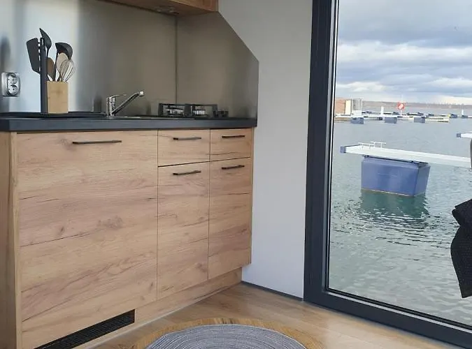 Mobiles Hausboot El'milia Mit Eigener Ankerboje Auf Dem * Braunsbedra