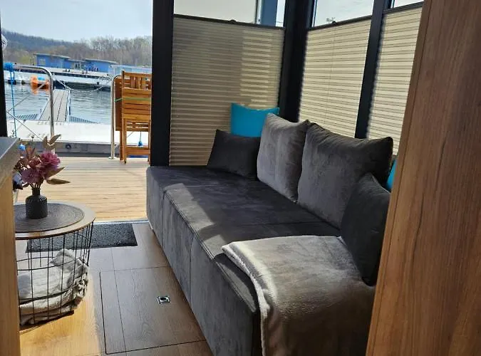 보트호텔 Mobiles Hausboot El'milia Mit Eigener Ankerboje Auf Dem Braunsbedra