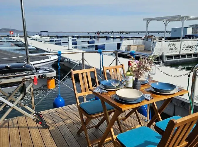 Mobiles Hausboot El'milia Mit Eigener Ankerboje Auf Dem 보트호텔 Braunsbedra