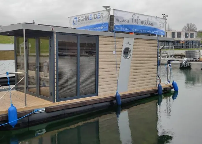 Mobiles Hausboot El'milia Mit Eigener Ankerboje Auf Dem Braunsbedra